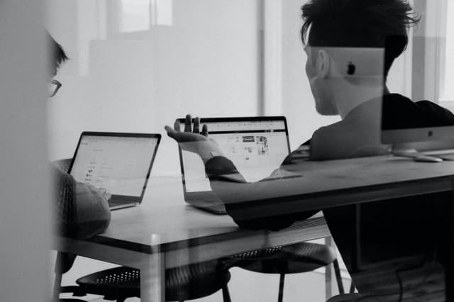 Il valore umano nell’assicurazione digitale: perché la consulenza resta insostituibile