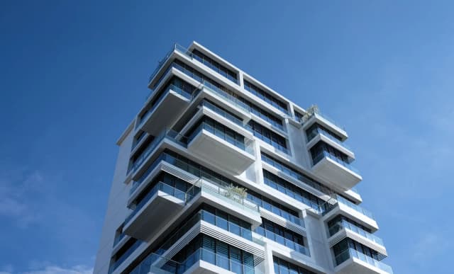 Lavori straordinari in condominio: la polizza dell'amministratore va adeguata prima che inizino